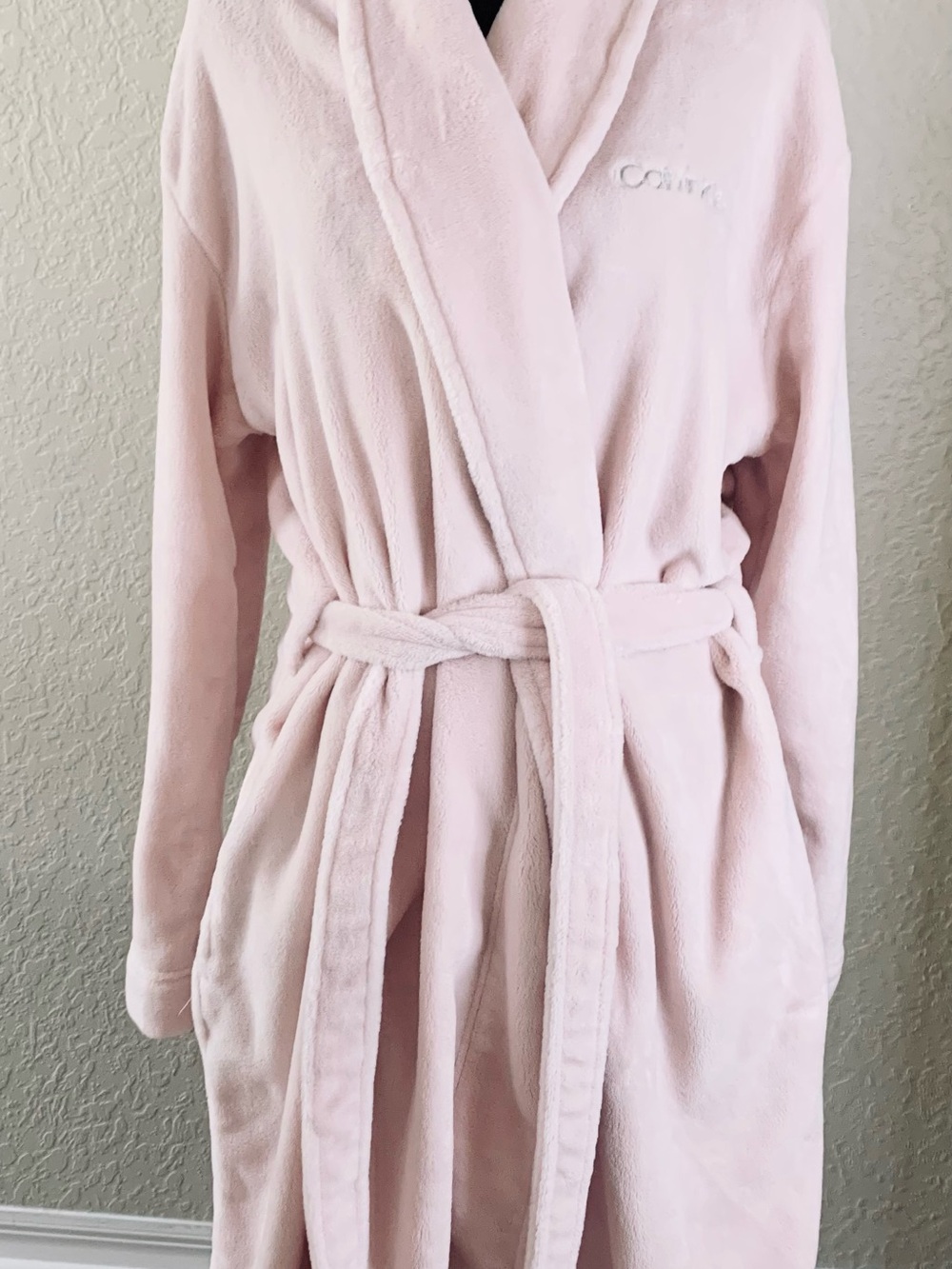 Like new Calvin Klein monogram soft fluffy light blush pink wrap robe w belt